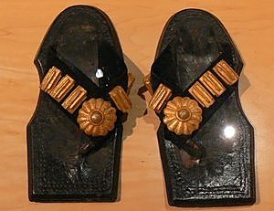 Schuhgeschichte: Schuhschmuck als Statussymbol